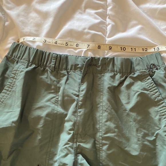 Small REI Women’s Green Shorts - Picture 4 of 4